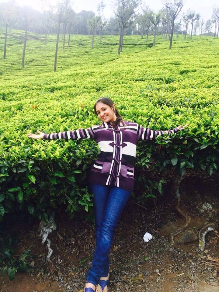 Tv Anchor Sarayu Rare & UNseen Photos