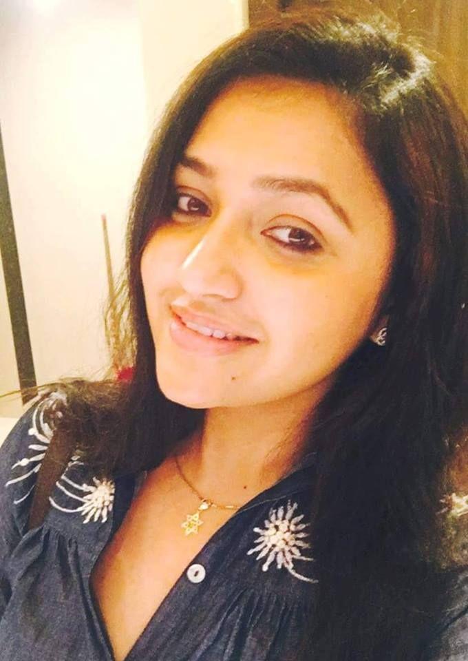 Tv Anchor Sarayu Rare & UNseen Photos