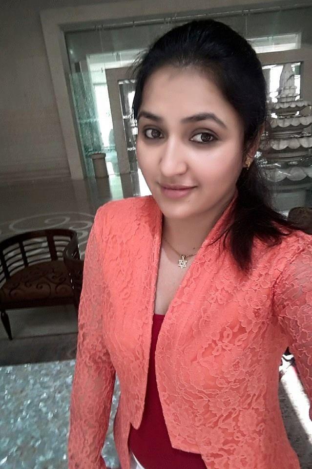 Tv Anchor Sarayu Rare & UNseen Photos