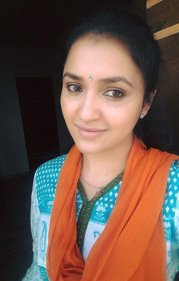 Tv Anchor Sarayu Rare & UNseen Photos