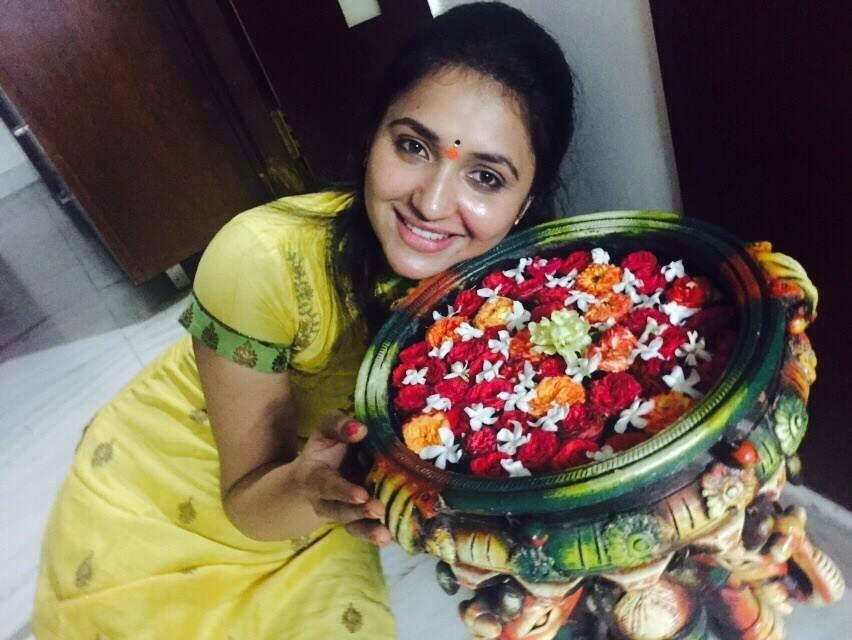 Tv Anchor Sarayu Rare & UNseen Photos