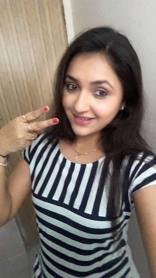 Tv Anchor Sarayu Rare & UNseen Photos
