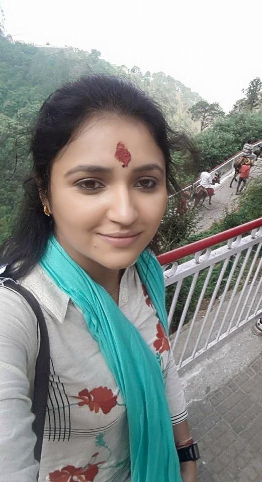 Tv Anchor Sarayu Rare & UNseen Photos