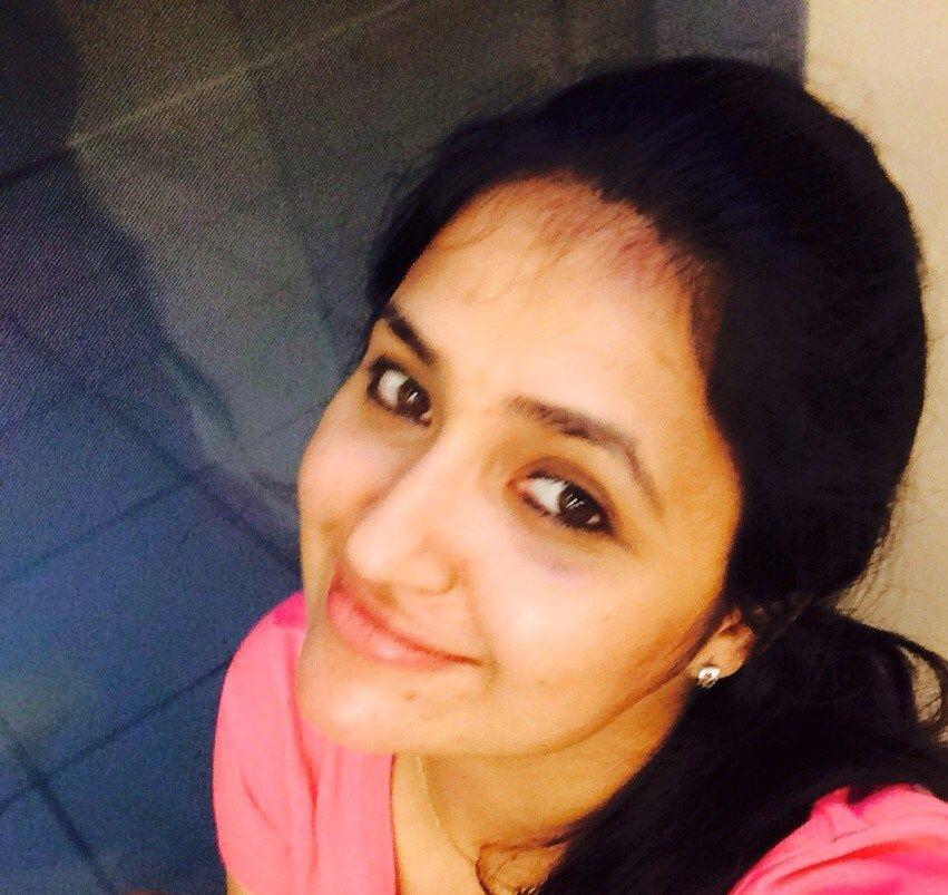 Tv Anchor Sarayu Rare & UNseen Photos