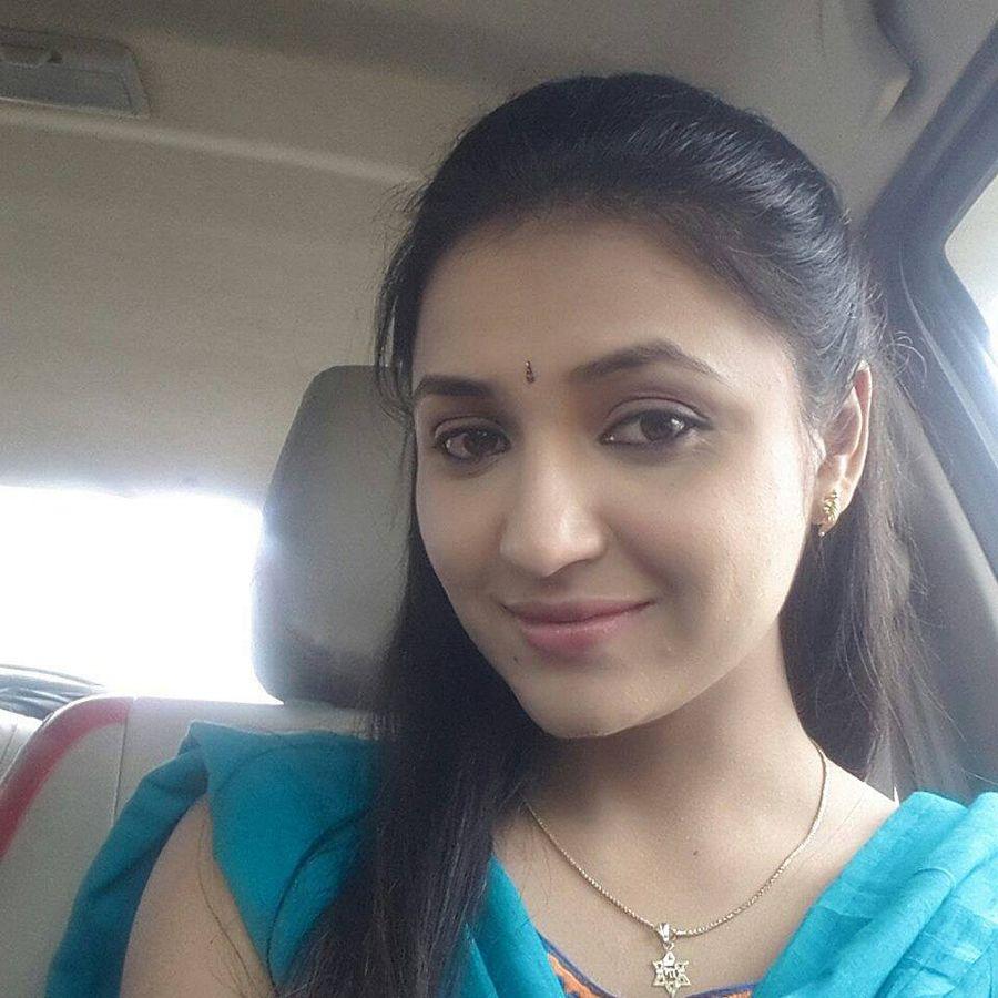 Tv Anchor Sarayu Rare & UNseen Photos