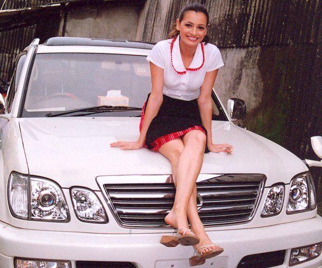 UNSEEN: Bollywood Celebrities And Their Expensive Cars Photos