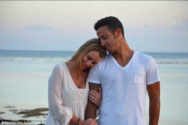 Unseened Wives and girlfriends gearing cheer summer Photos