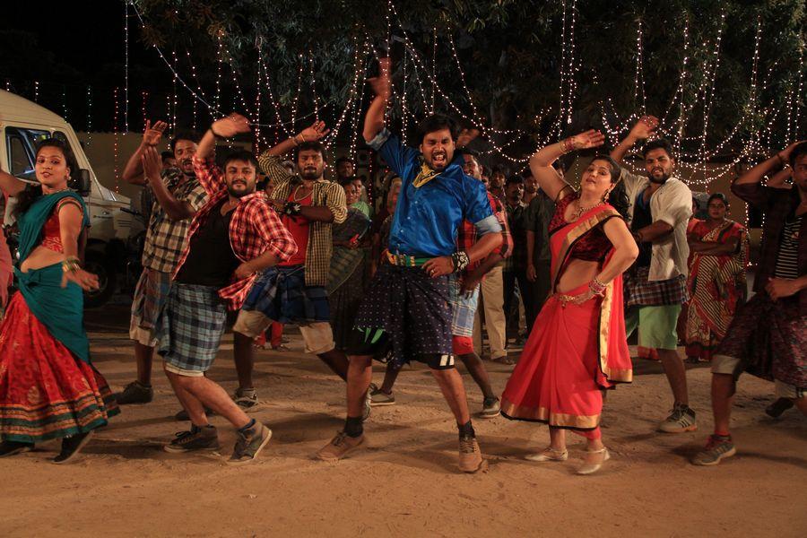 Yaanai Mel Kuthirai Savaari Movie Images