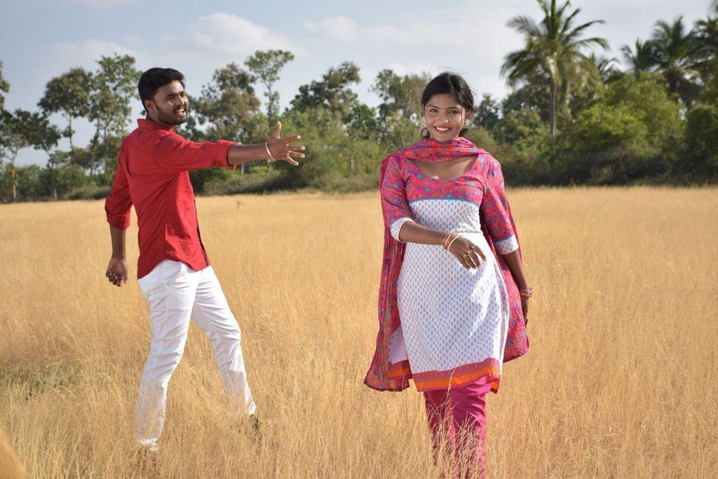 Yookkiyan Varan Sombai Thooki Ulla Vai Movie Stills