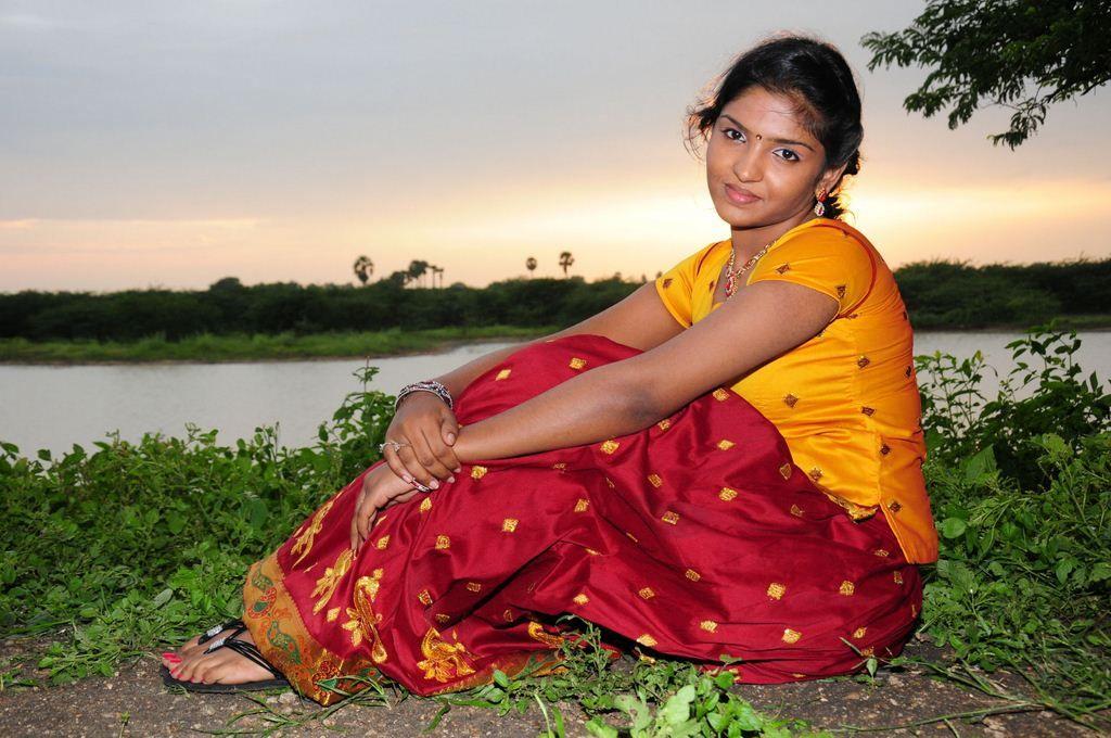 Yookkiyan Varan Sombai Thooki Ulla Vai Movie Stills