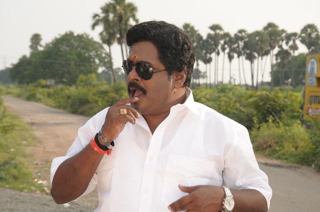 Yookkiyan Varan Sombai Thooki Ulla Vai Movie Stills