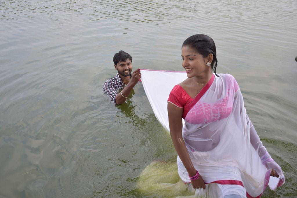 Yookkiyan Varan Sombai Thooki Ulla Vai Movie Stills