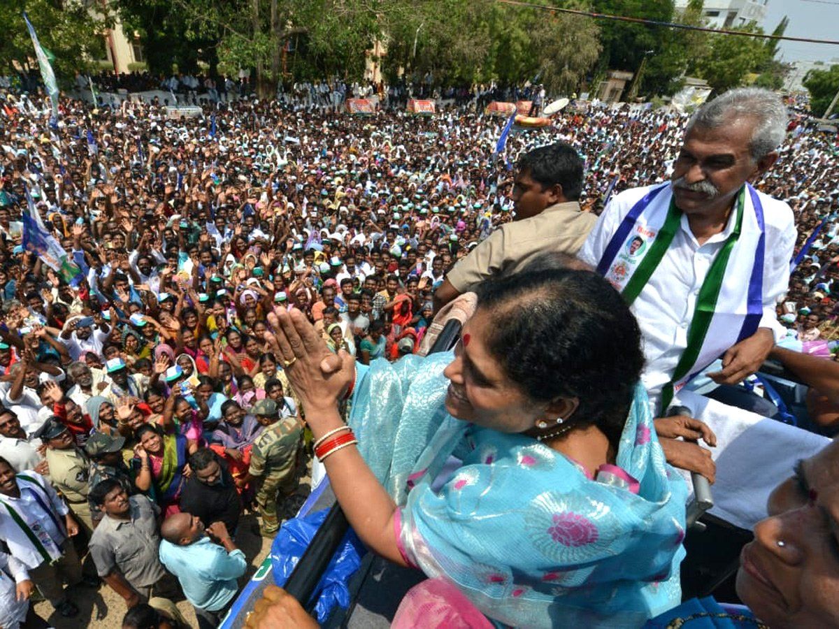 YS Vijayamma in the Kandukur Campaign Photos