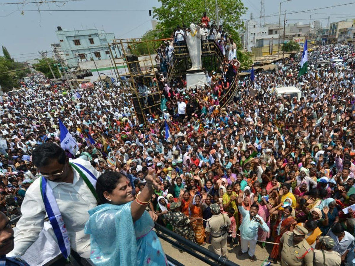 YS Vijayamma in the Kandukur Campaign Photos