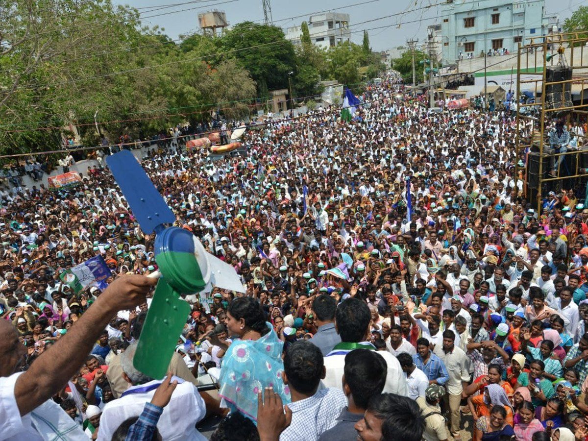 YS Vijayamma in the Kandukur Campaign Photos