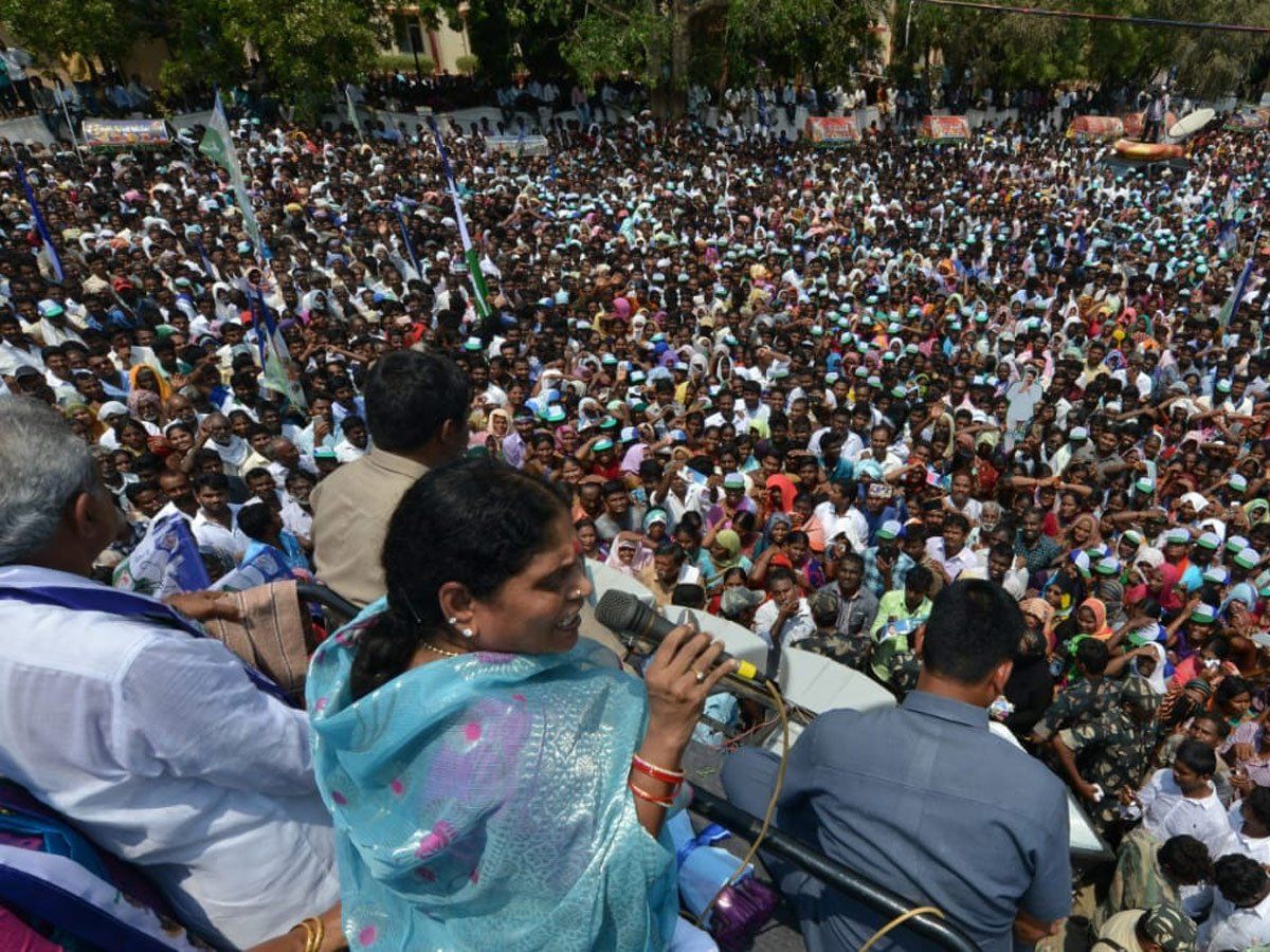 YS Vijayamma in the Kandukur Campaign Photos