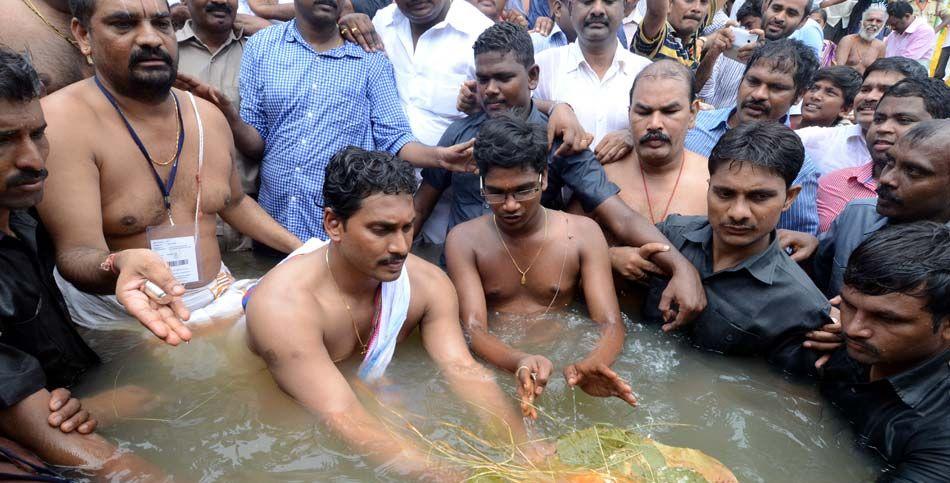 Ys Jagan at Godavari Maha Pushkaram Photos