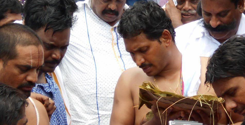 Ys Jagan at Godavari Maha Pushkaram Photos