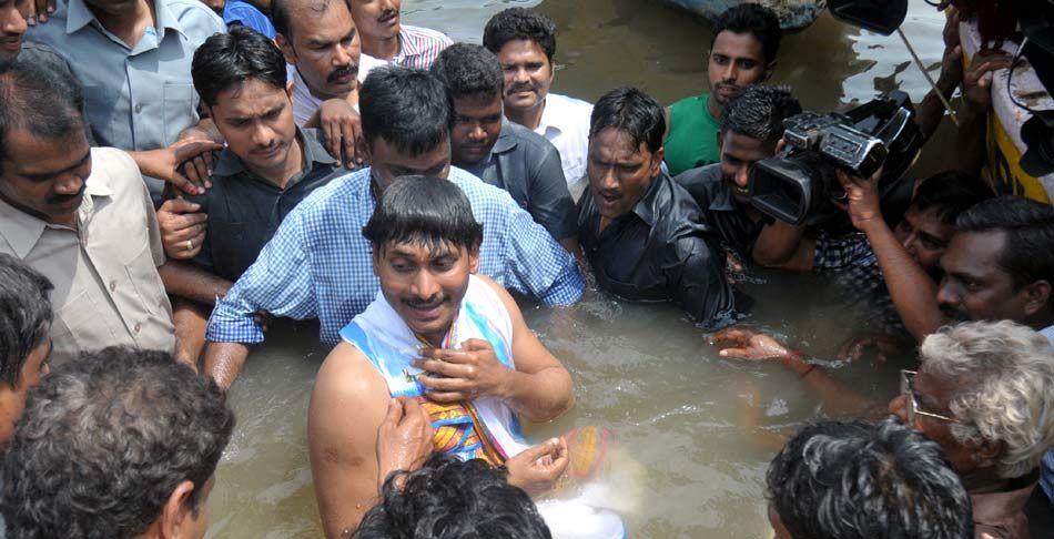 Ys Jagan at Godavari Maha Pushkaram Photos