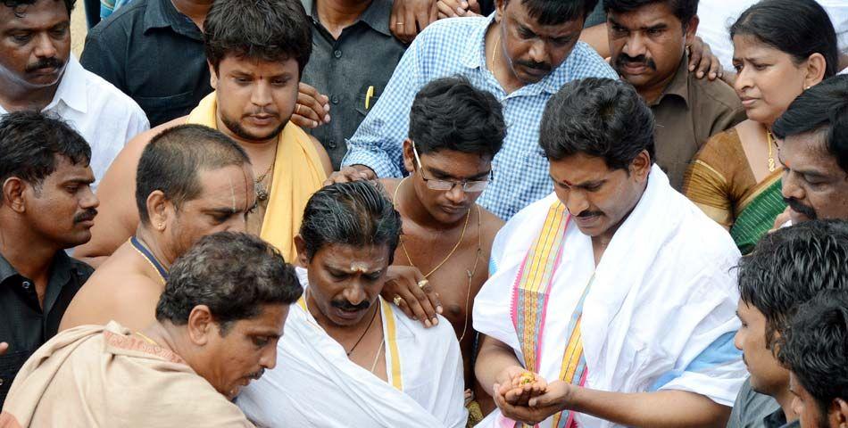 Ys Jagan at Godavari Maha Pushkaram Photos