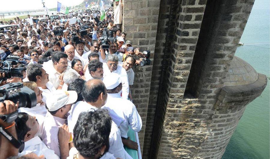 YS Jagan Bus Yatra Photos