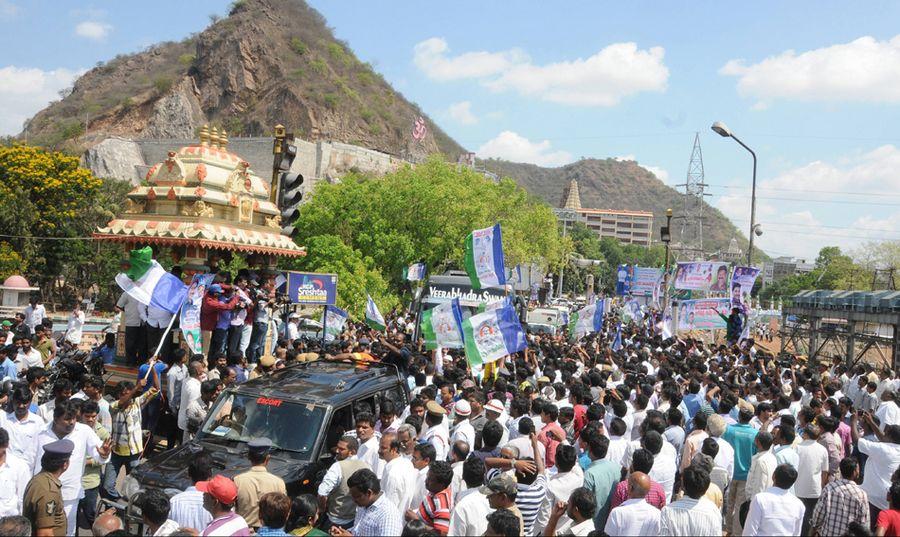 YS Jagan Bus Yatra Photos