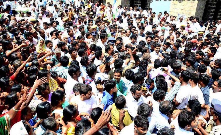 YS Jagan Bus Yatra Photos