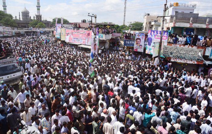 YS Jagan Praja Sankalpa Yatra Photos