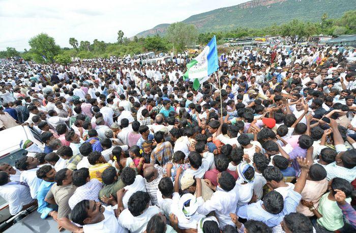 YS Jagan Praja Sankalpa Yatra Photos