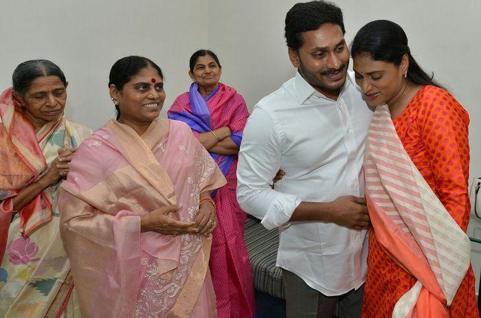 YS Jagan Praja Sankalpa Yatra Photos