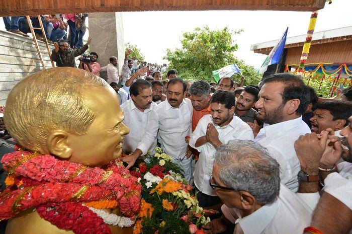 YS Jagan Praja Sankalpa Yatra Photos