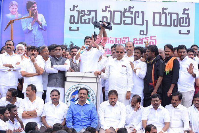 YS Jagan Praja Sankalpa Yatra Photos