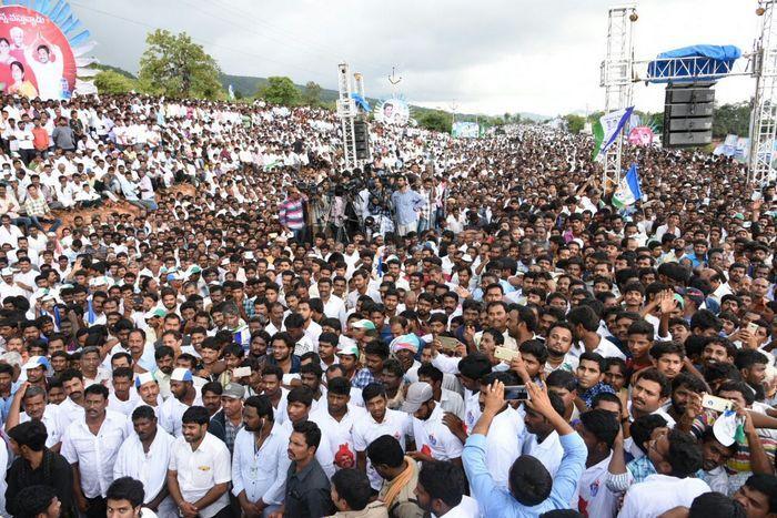 YS Jagan Praja Sankalpa Yatra Photos