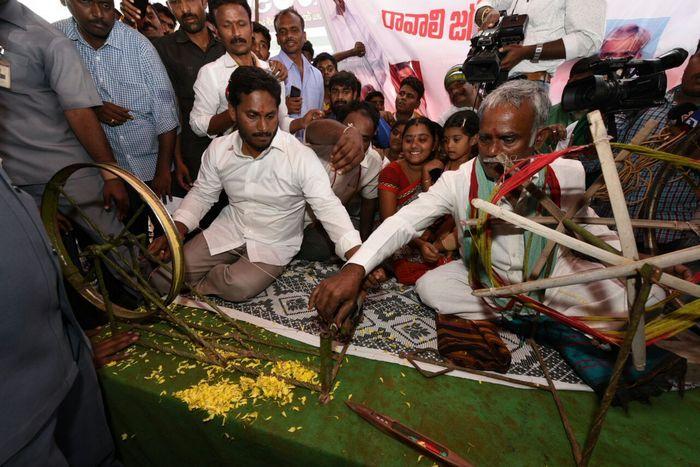 YS Jagan Praja Sankalpa Yatra Photos