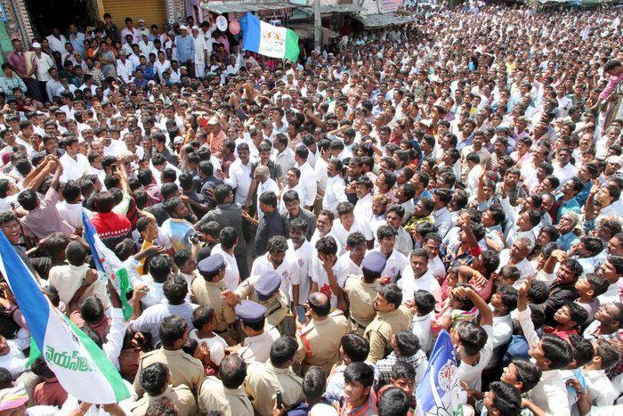 YS Jagan Praja Sankalpa Yatra Photos