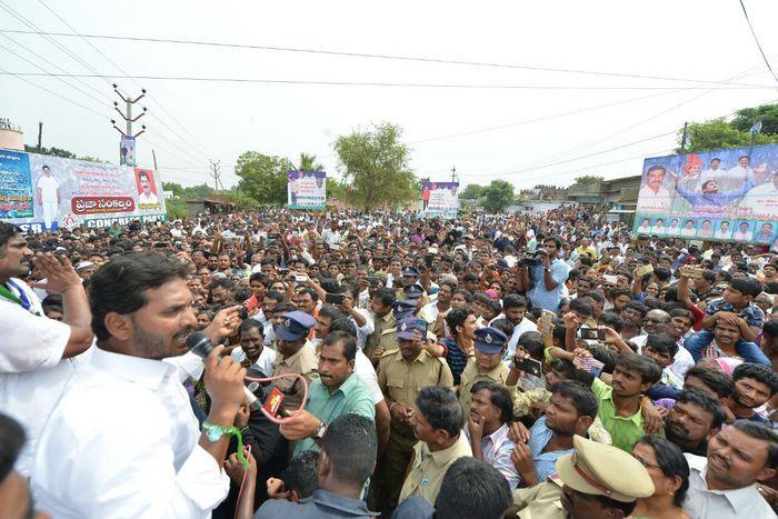 YS Jagan Praja Sankalpa Yatra Photos