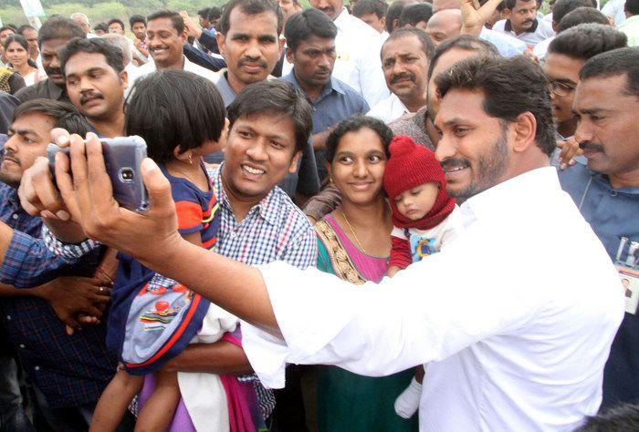 YS Jagan Praja Sankalpa Yatra Photos