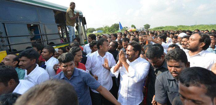 YS Jagan Praja Sankalpa Yatra Photos