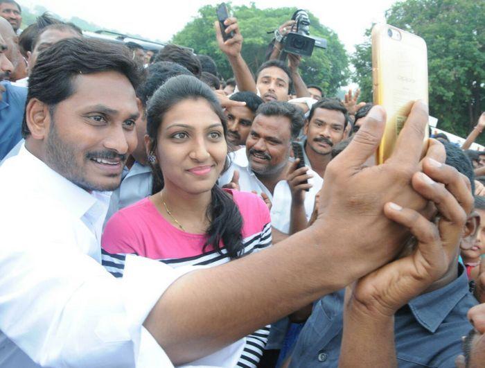 YS Jagan Praja Sankalpa Yatra Photos