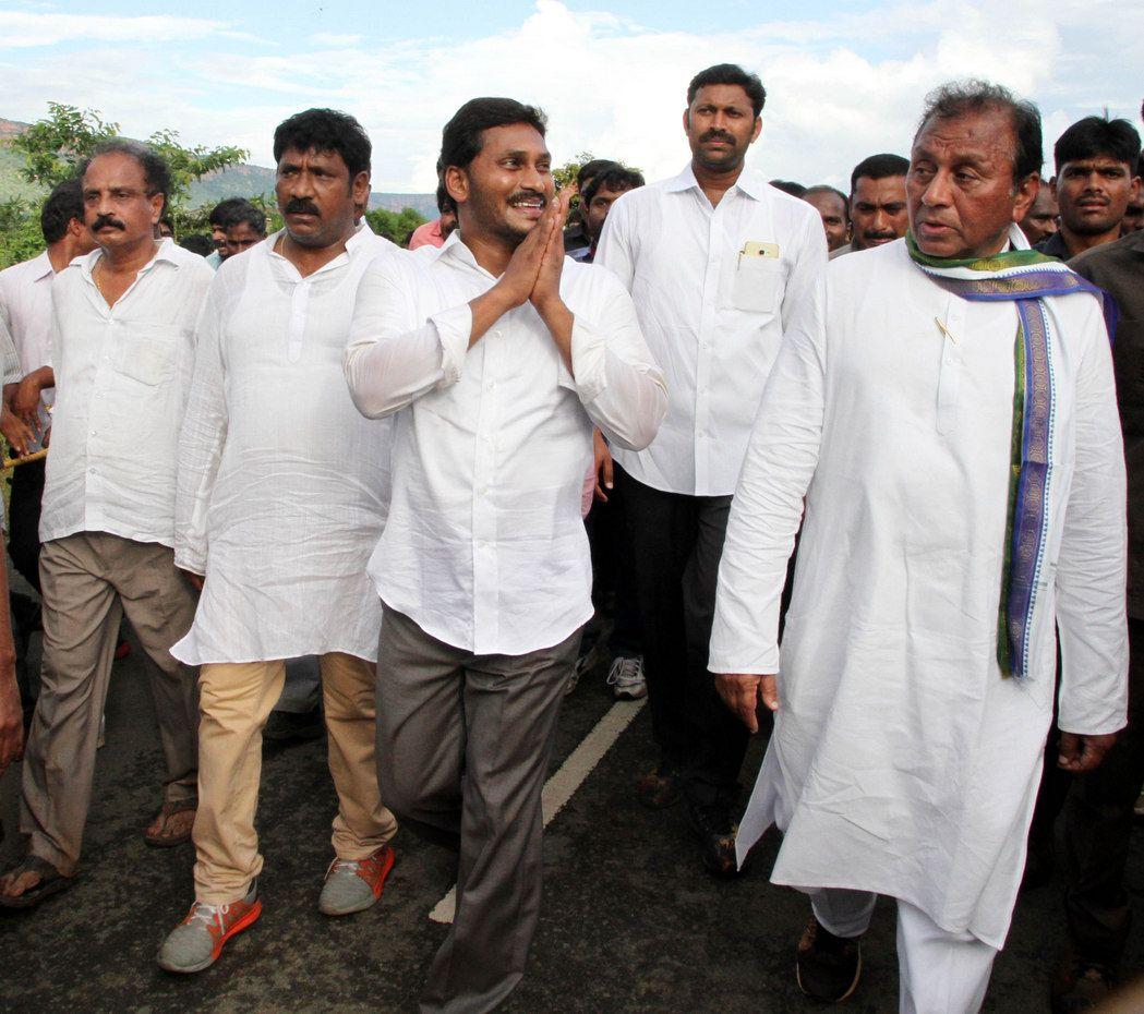 YS Jagan Praja Sankalpa Yatra Photos