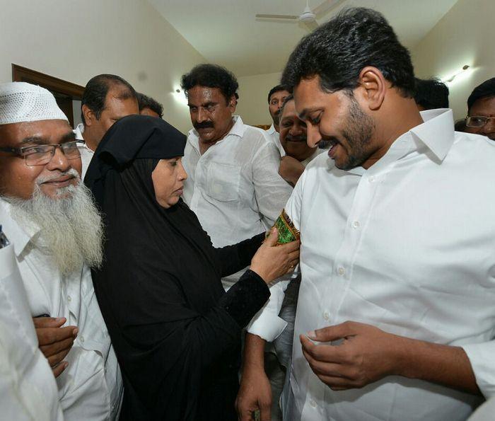 YS Jagan Praja Sankalpa Yatra Photos