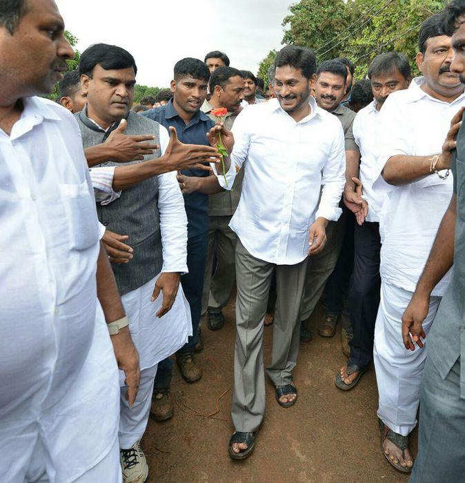 YS Jagan Praja Sankalpa Yatra Photos