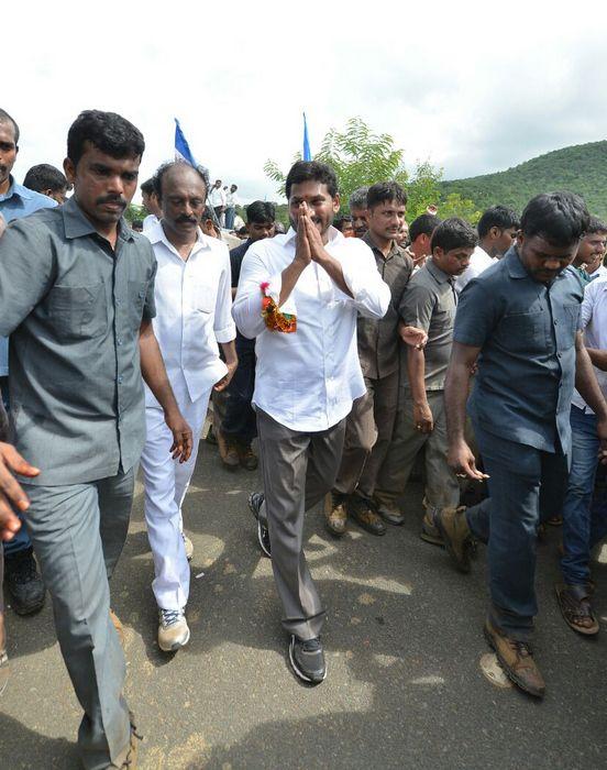 YS Jagan Praja Sankalpa Yatra Photos