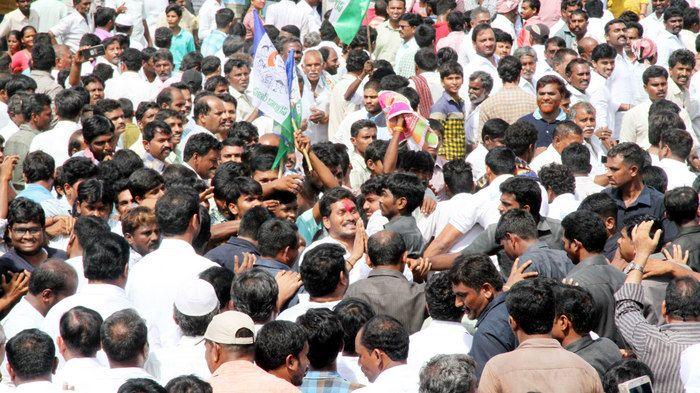 YS Jagan Praja Sankalpa Yatra Photos