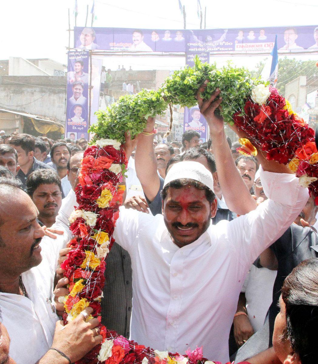 YS Jagan Praja Sankalpa Yatra Photos