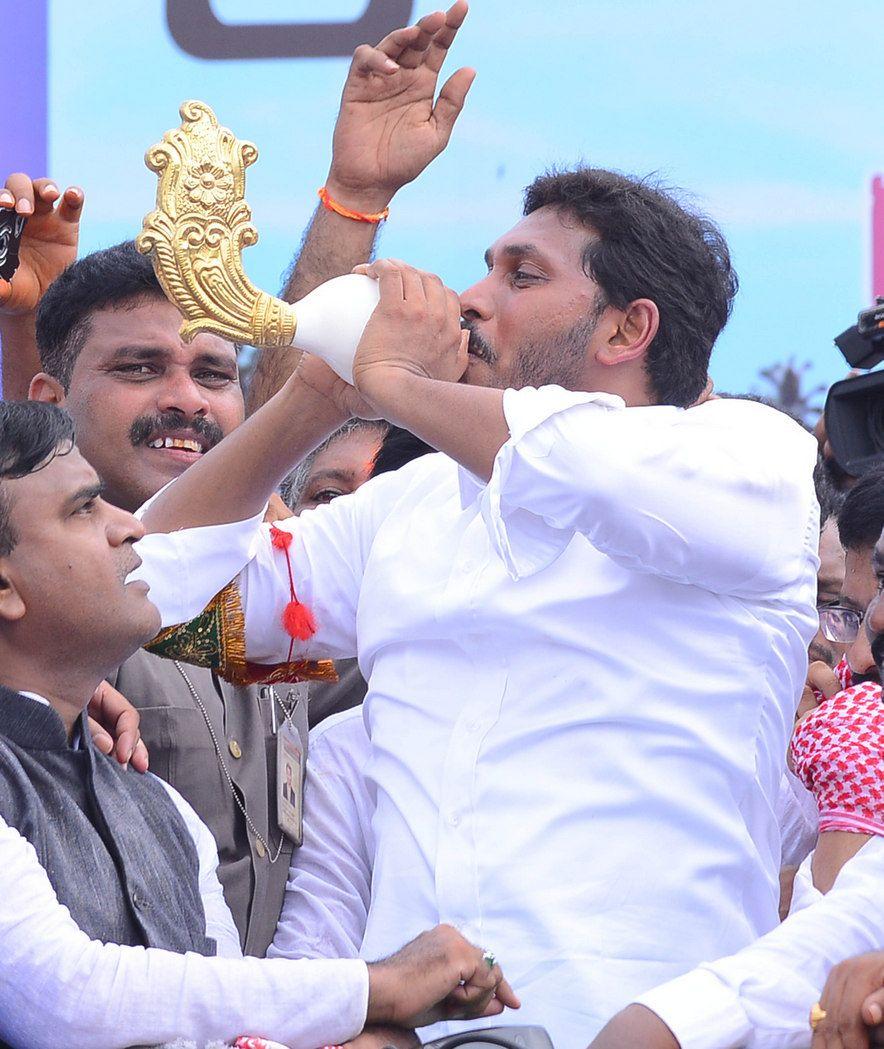 YS Jagan Praja Sankalpa Yatra Photos