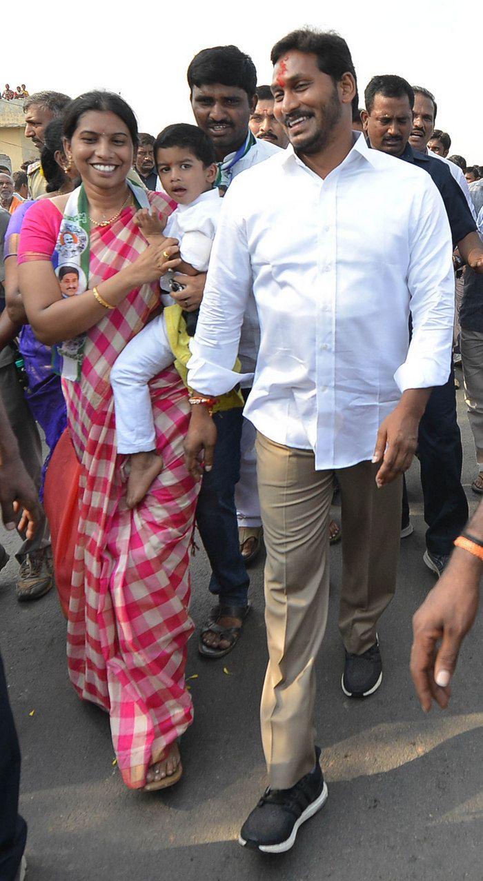 YS Jagan Praja Sankalpa Yatra Photos