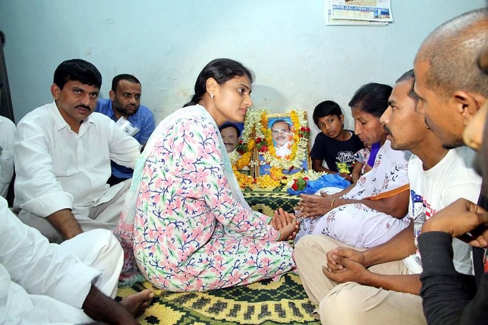 YS Sharmila Paramarsha Yatra Photos