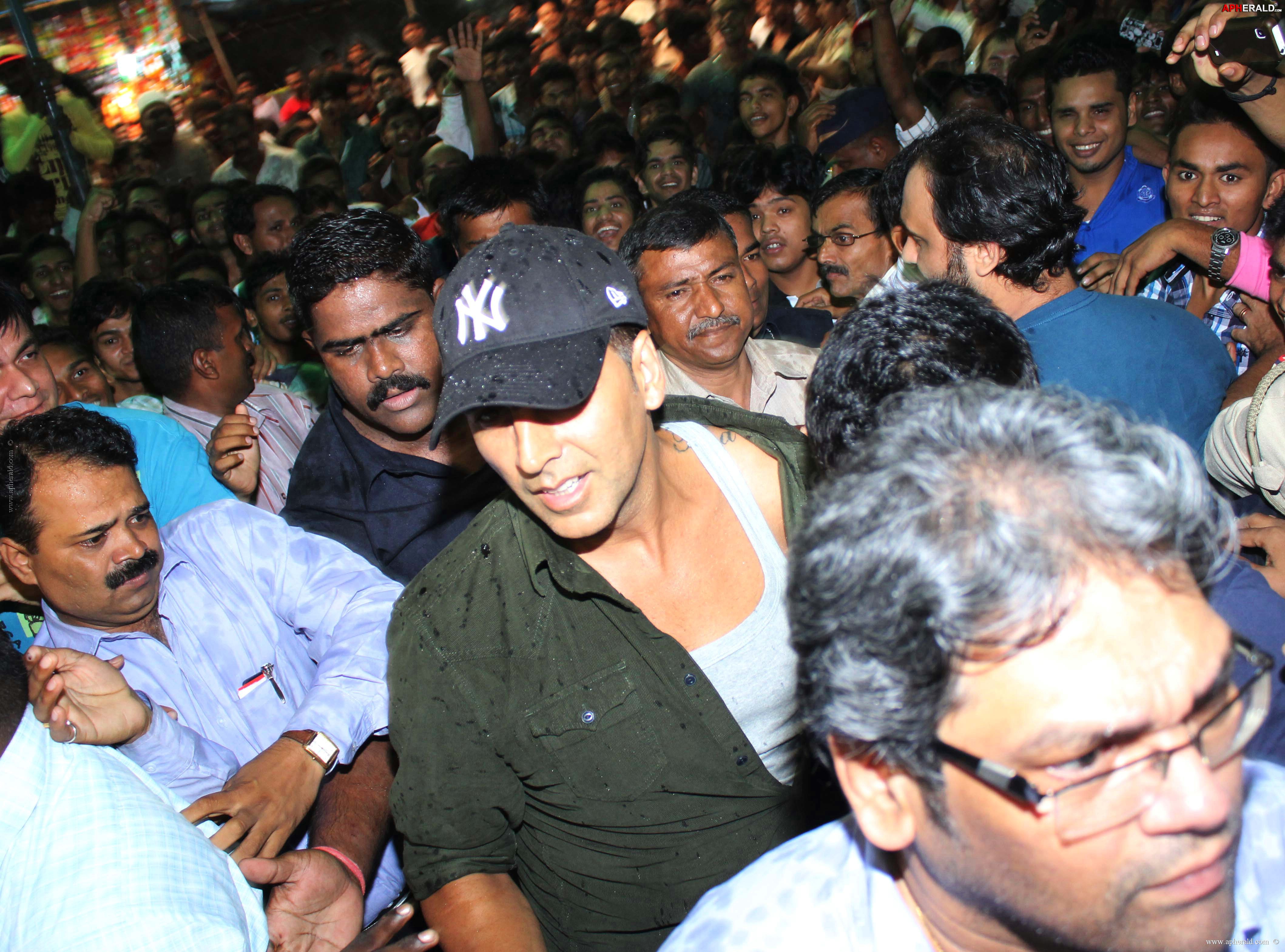 Akshay Kumar At Gaiety Galaxy