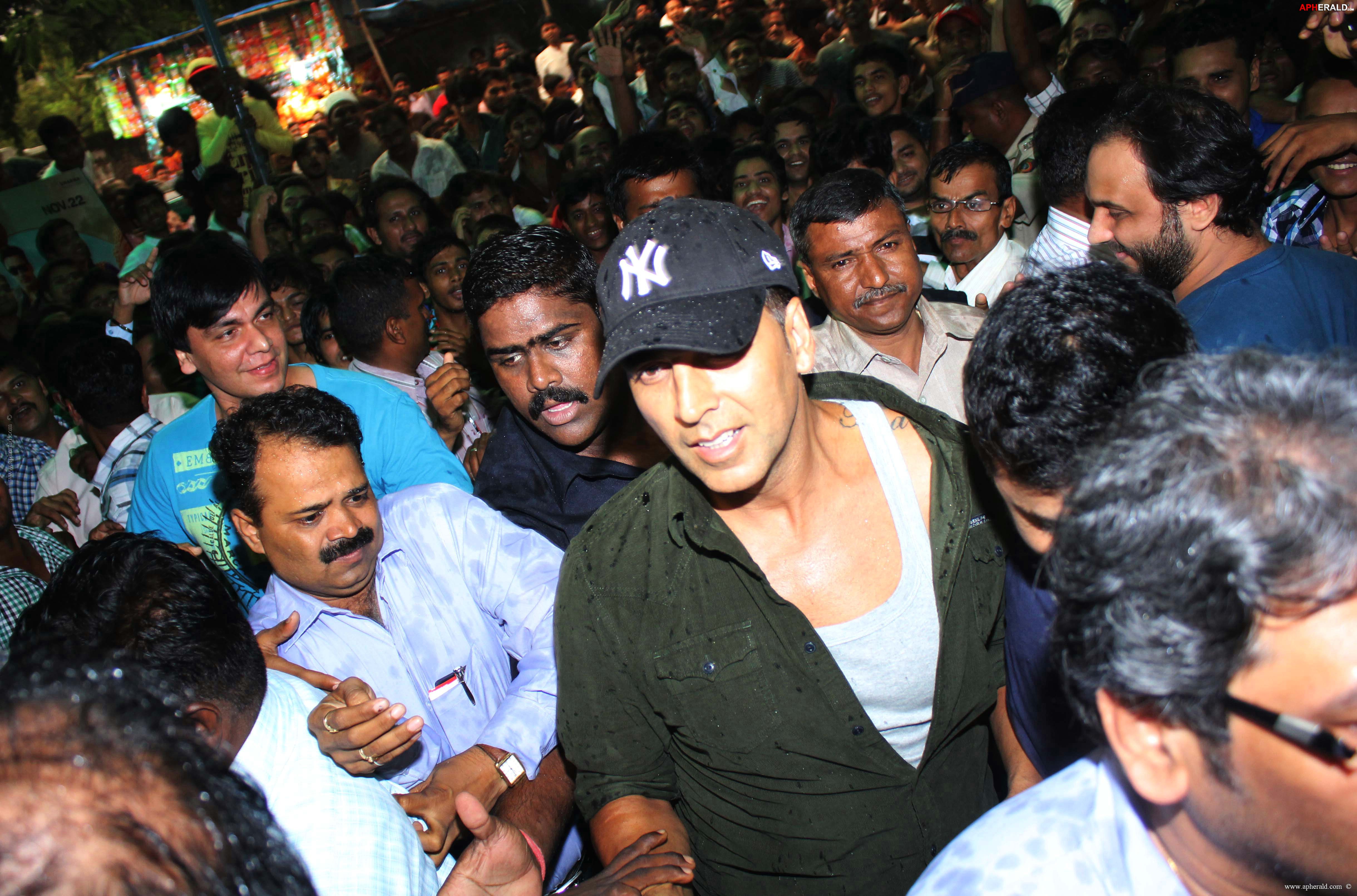 Akshay Kumar At Gaiety Galaxy